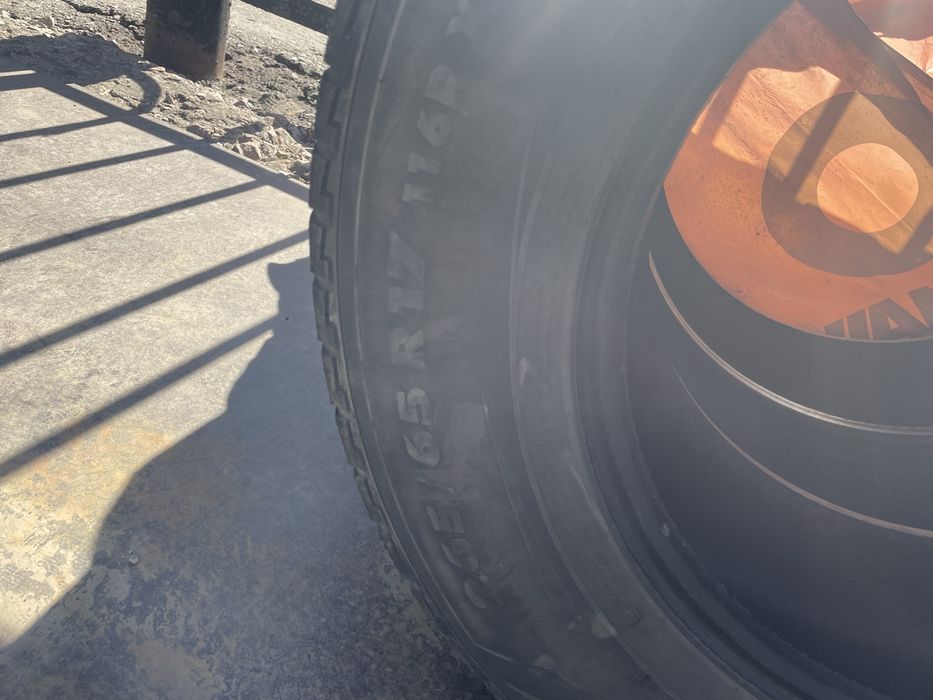 Продам шины б/у 265/65 R17