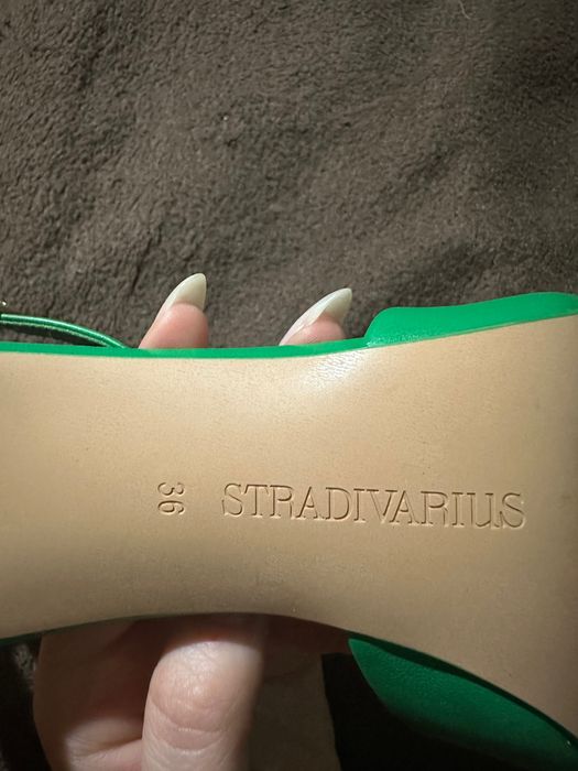Нови обувки на ток Stradivarius