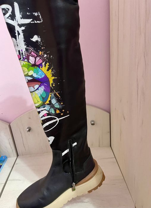 Дамски кожени чизми с рисунки