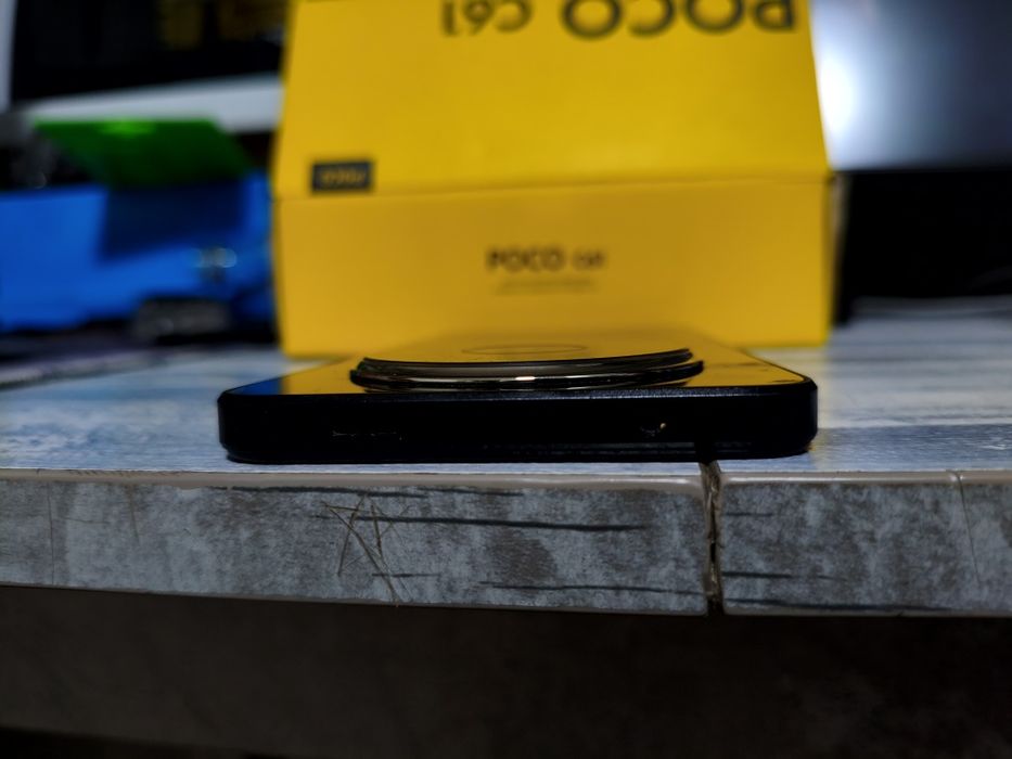 Продам телефон Poco C61