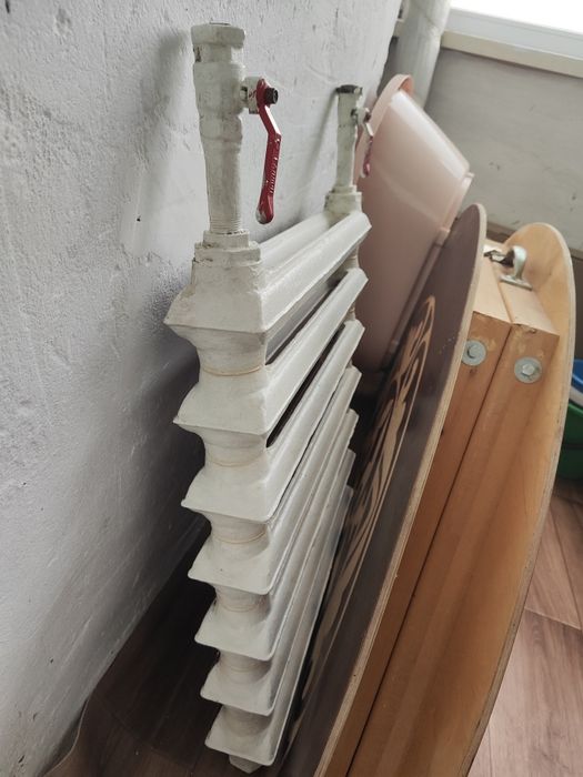 Продам чугунную батарею