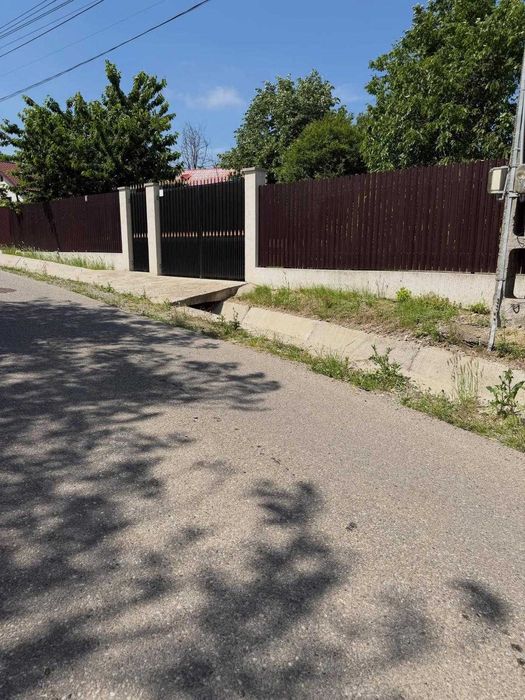 Vand casa batraneasca cu teren aferent de 855 in centru la Sarata