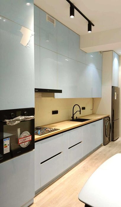 Кухонный мебель на заказ - в стиле Хай-тек (Hi-tech)