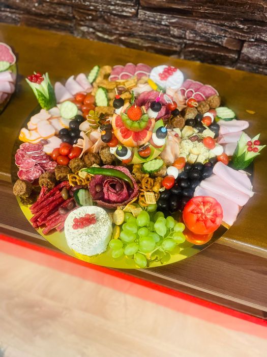 Organizam evenimente private catering la domiciliu clientilui