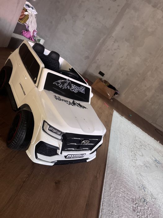 Детский автомобиль с пультом