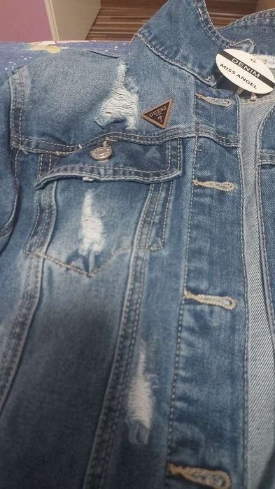 Compleu de damă nou de la Guess