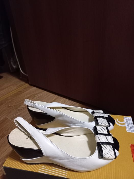 Босоножки женские