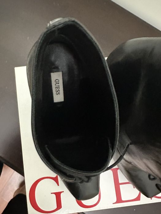 Botine Guess cu siret