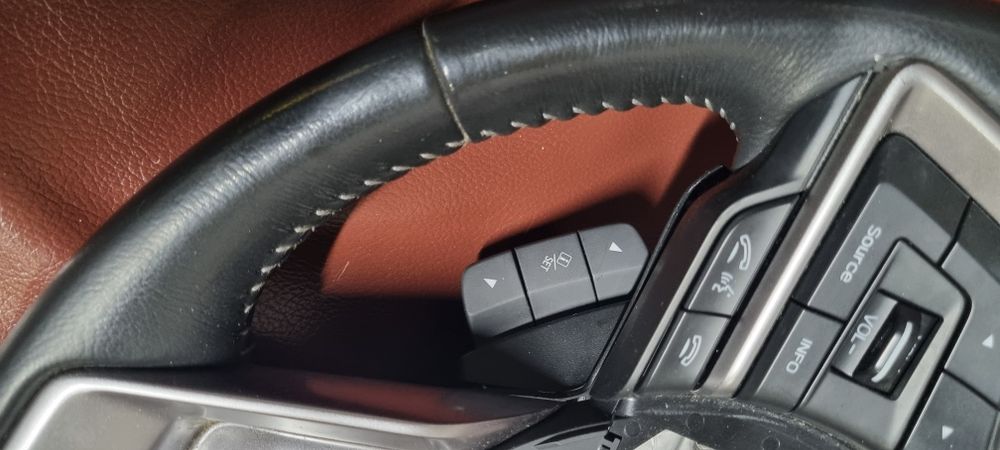 Бутони от мултифункционален волан на Субару Импреза