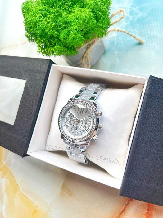 Ceas de mână damă Model 6 – Design Elegant – Cutie Cadou Inclusă