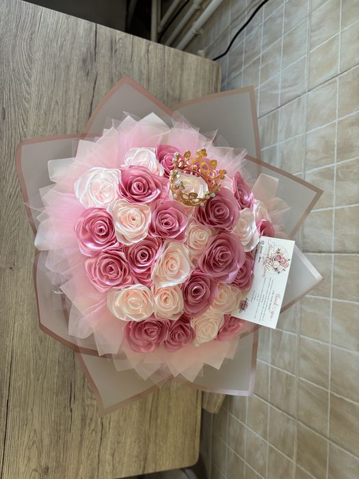 Buchet de 31 de trandafiri din satin