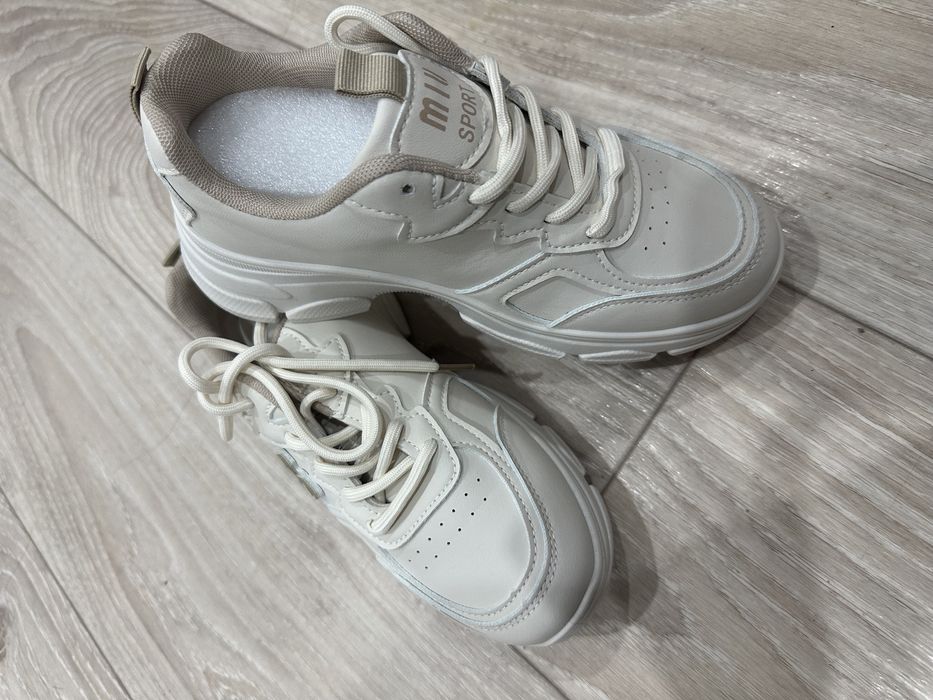 Продаю новые кроссовки