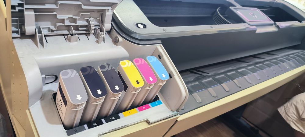 Продам плоттер hp