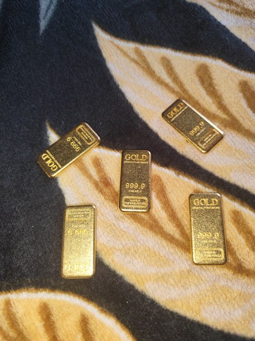 Vând set suveniruri