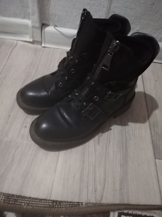 Продам обувь детскую