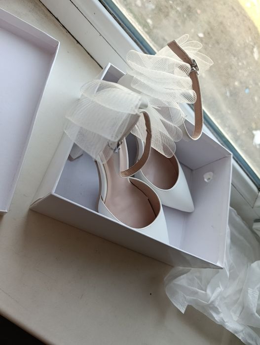 Белые туфли, надевались 1 раз, состояние идеал