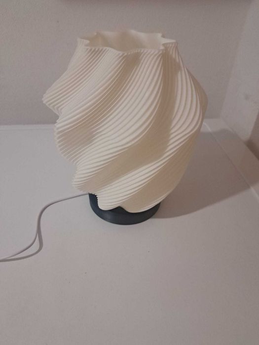 Lampă de birou modernă, printată 3D, lumină ambientală