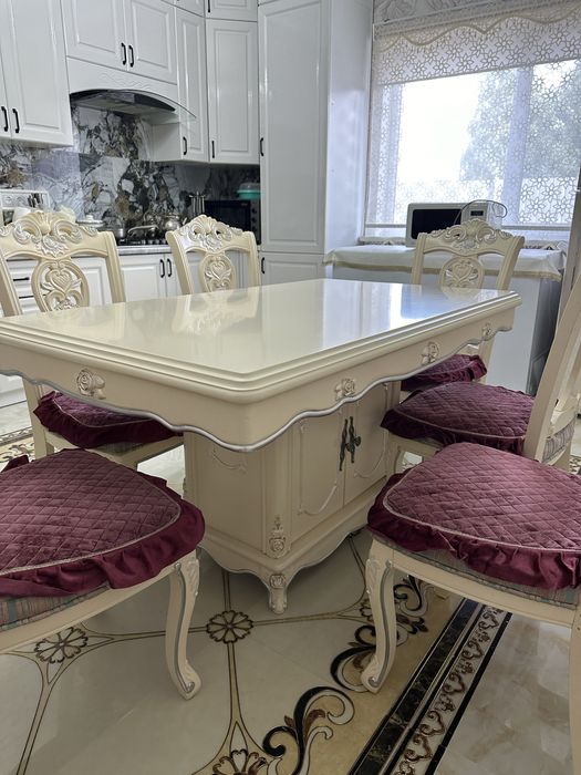 Продам обеденный стол с 6 стульями.