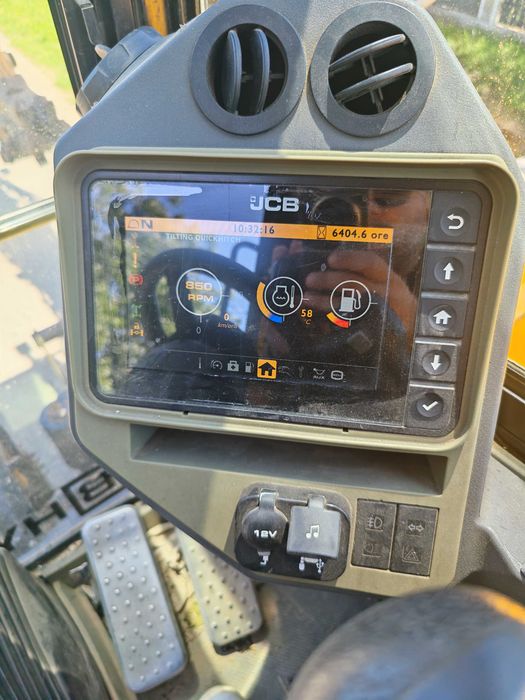 Excavator pneuri JCB Hydradig 110W