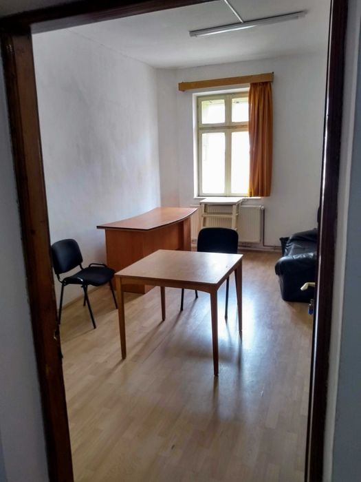 Închiriez două birouri ultracentral lângă Sala Sporturilor
