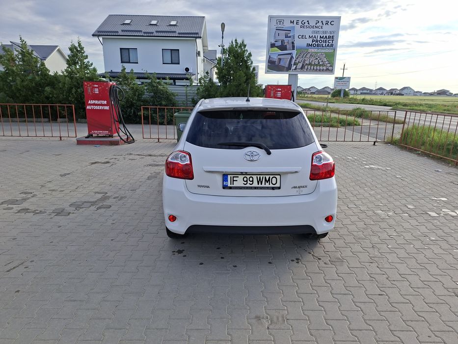 Vând  Toyota  Auris