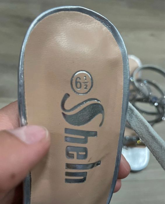 Sandale cu toc elegante