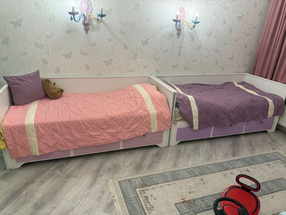 Продам детские кровати и стол