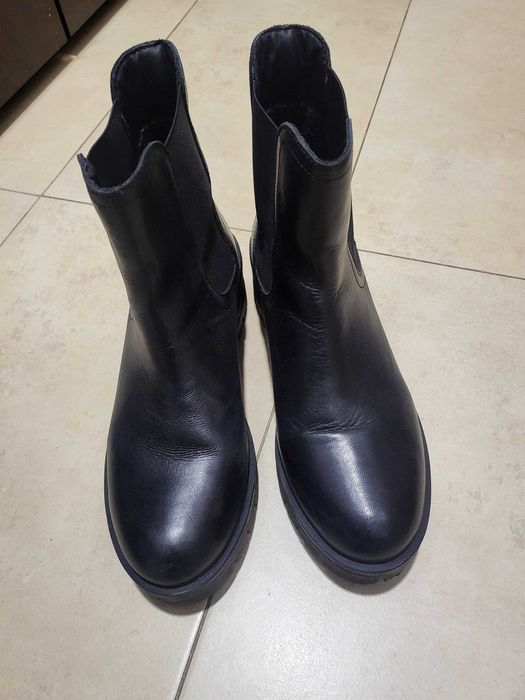 Кожени черни боти