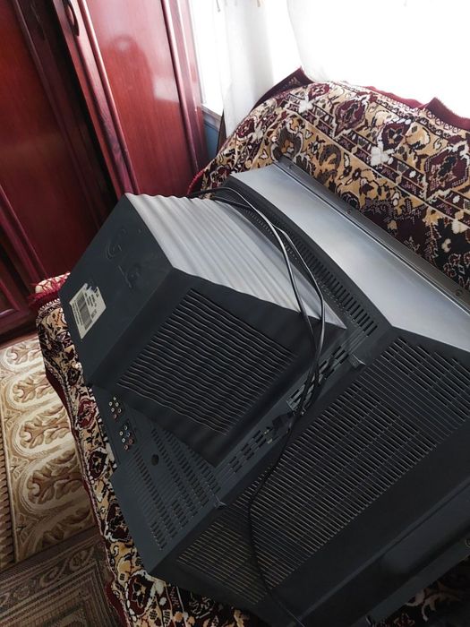 Телевизор сотилади 4та Хар хил размер