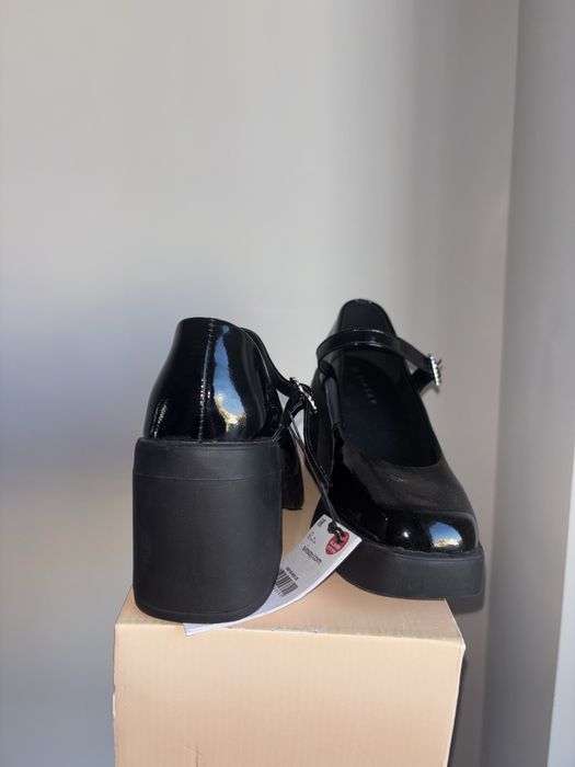 Обувки на ток