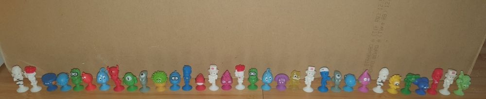 Colectie 202 figurine stikeez si alte accesorii
