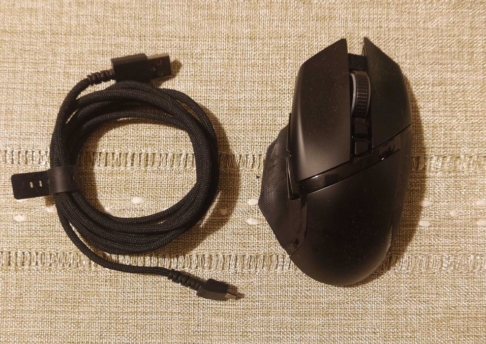 Razer Basilisk Ultimate Wireless + Charging Dock + Extra Mouse (Pentru Piese)