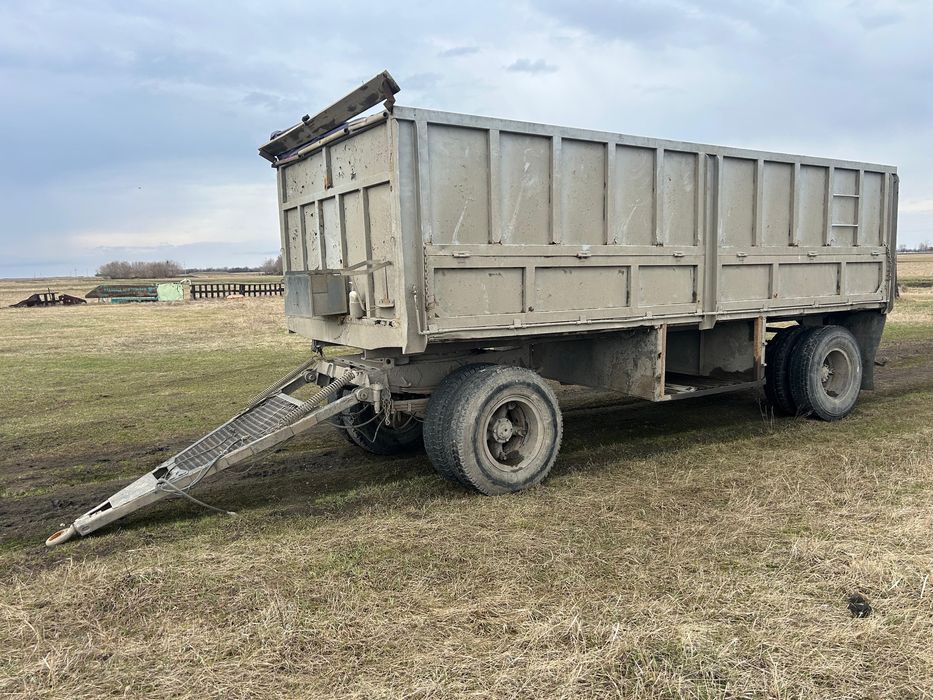Продам бортовой прицеп 6.20 камаз