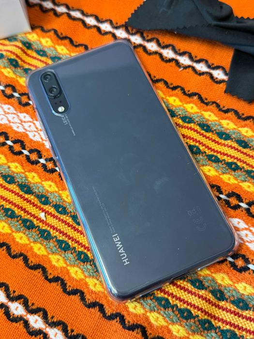 Запазен висок клас телефон Huawei P20
