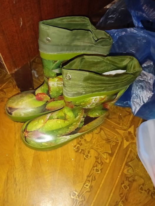 Продам Сапоги резиновые