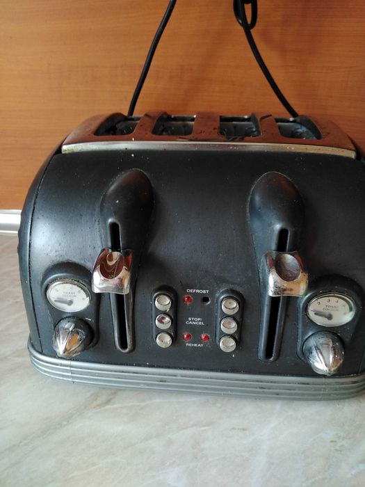 Продавам тостер за препичане на филийки