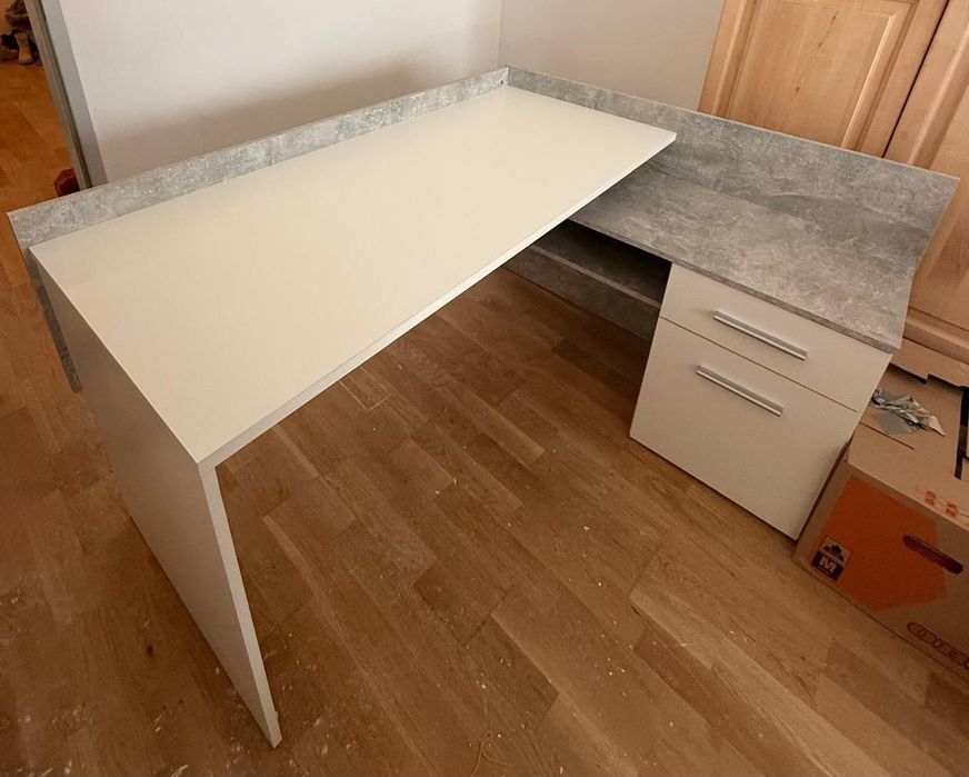 Бюро със стол за бюро