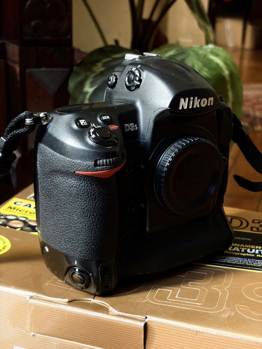 Nikon D3s full box, unic proprietar, facturi, 2x baterii + carduri