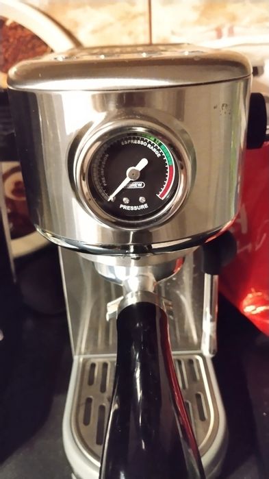 Vând Espressor Semi automat HiBREW H10B cu accesorii incluse
