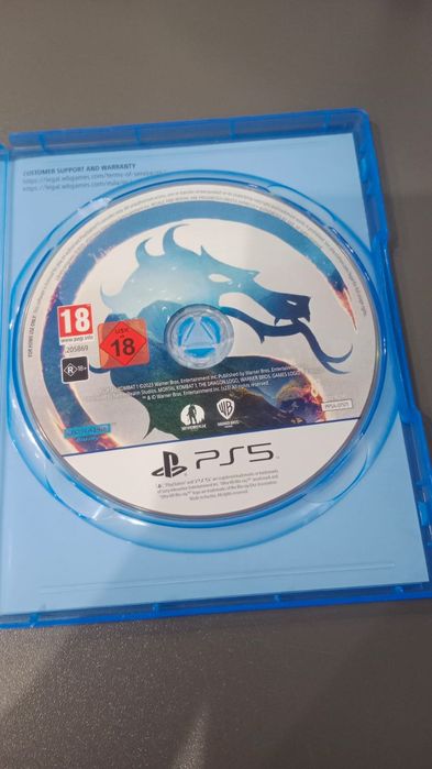 игровые диски с коробкой от PS5