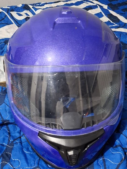 Мотошлем пылится на полке