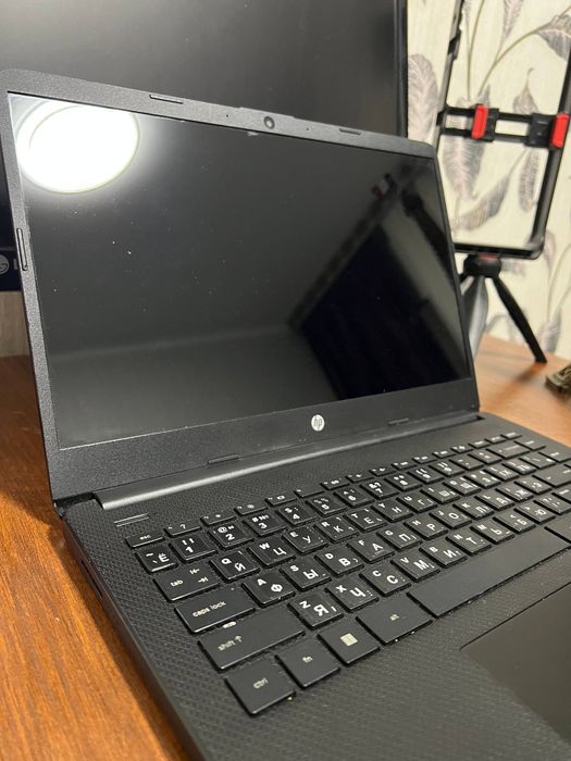 HP 14s ноутбук сатилади — Ryzen 5 5625U | 8GB | 512GB SSD