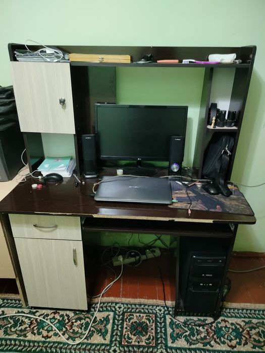 Компьютер стол сотилади