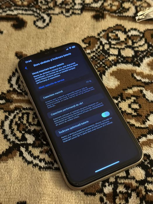 iPhone 11 – funcționează perfect, cameră bună, baterie ok.