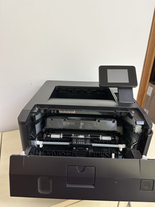 Imprimanta laser HP m401