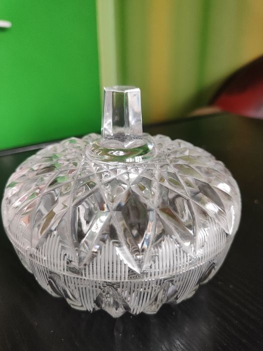 Кристална купа с капак