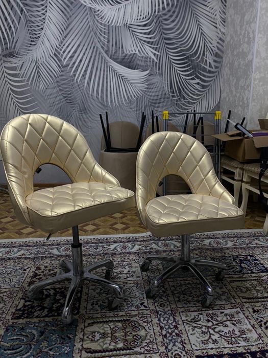 Прдам кресла для салона красоты