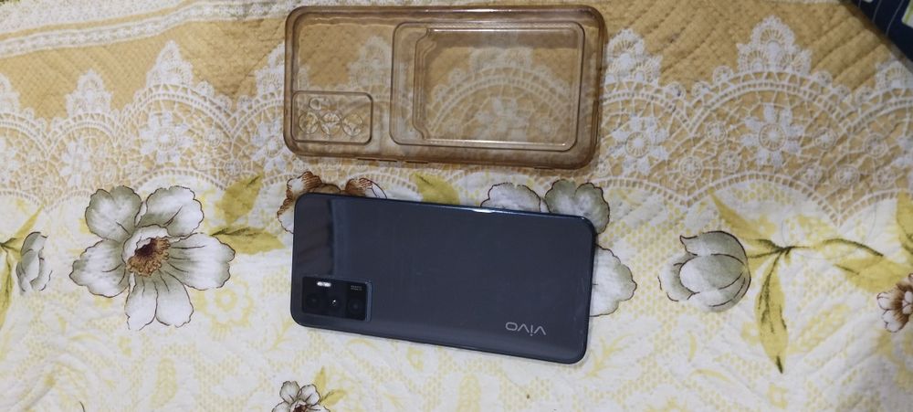 Продам Vivo v 23e