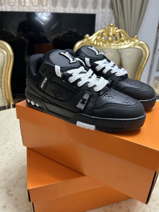 Adidasi Louis Vuitton nou