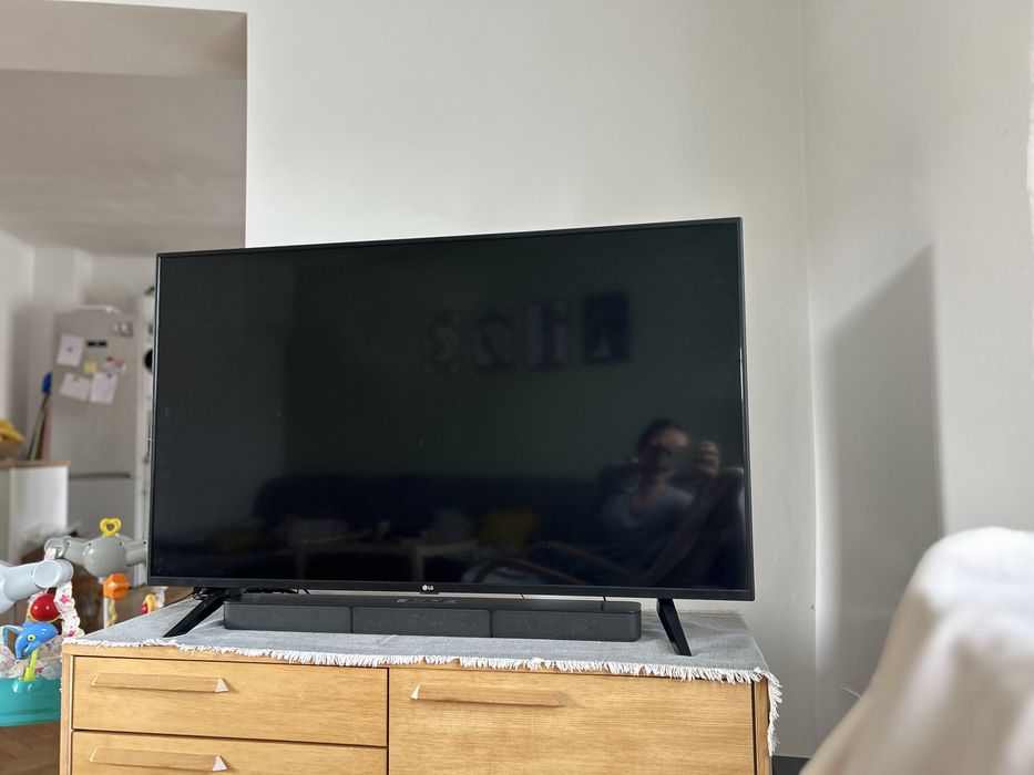 Titlu: Televizor LG UHD 4K Smart TV 50” (126 cm) – stare foarte bună
